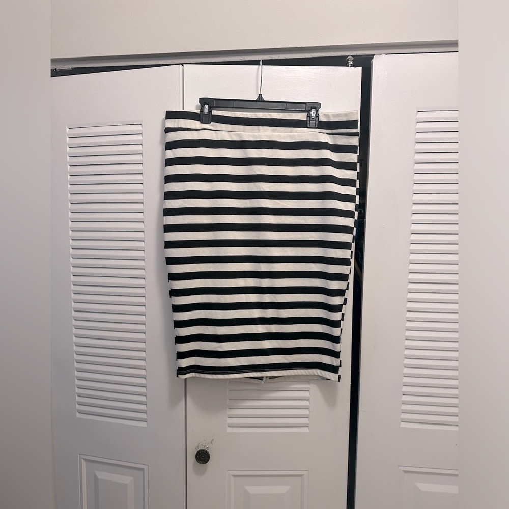 Torrid pencil skirt size 2